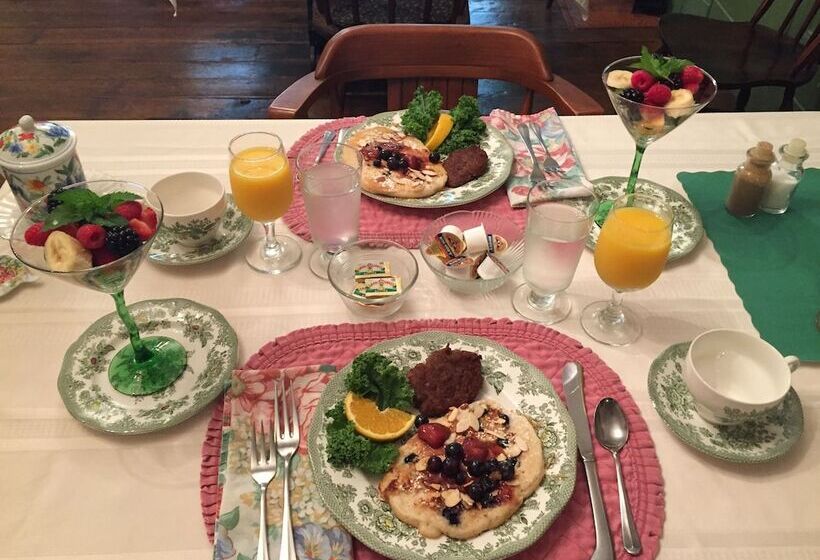 住宿加早餐  The Noon Collins Inn