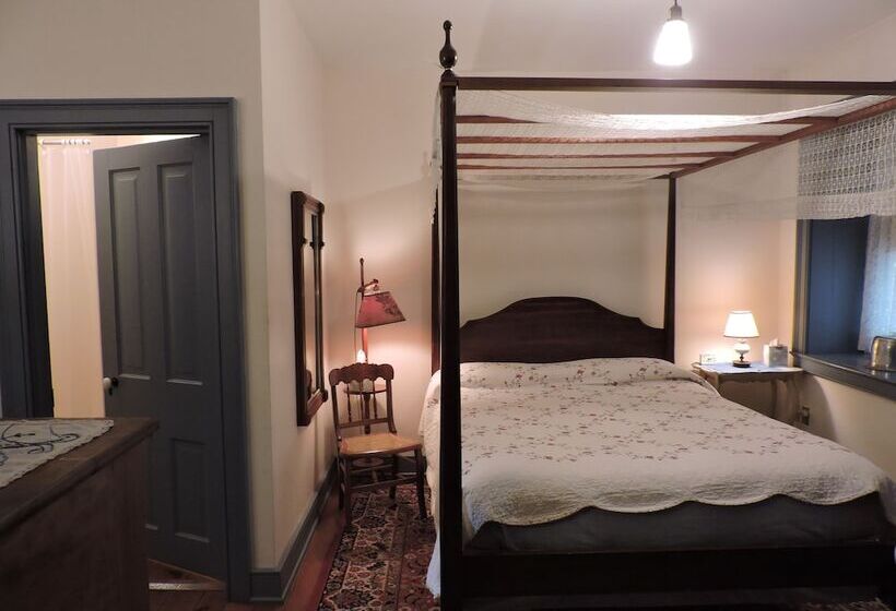 住宿加早餐  The Noon Collins Inn