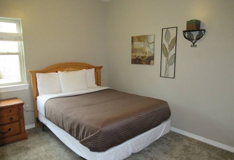 Candlewyck Cove Resort