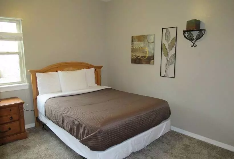 Candlewyck Cove Resort