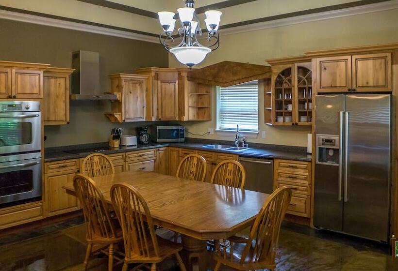 Candlewyck Cove Resort