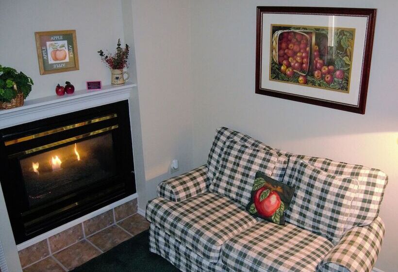 Candlewyck Cove Resort