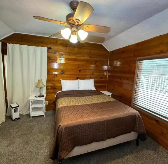 Crest Lodge Historic Mountain Inn