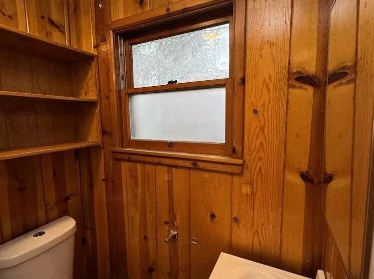 Crest Lodge Historic Mountain Inn