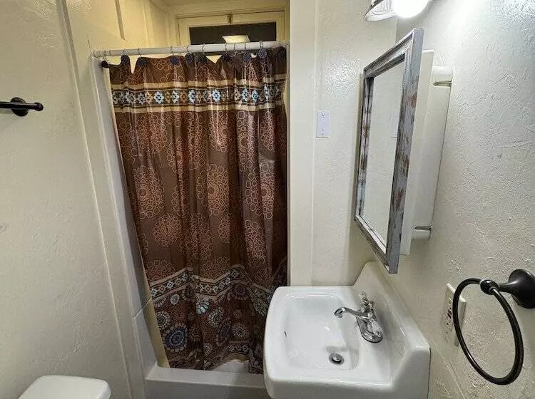 Crest Lodge Historic Mountain Inn