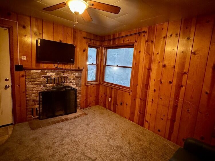 Crest Lodge Historic Mountain Inn