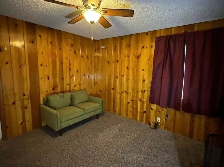 Crest Lodge Historic Mountain Inn