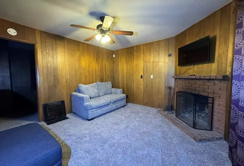 Crest Lodge Historic Mountain Inn