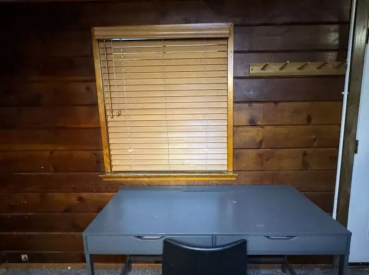 Crest Lodge Historic Mountain Inn