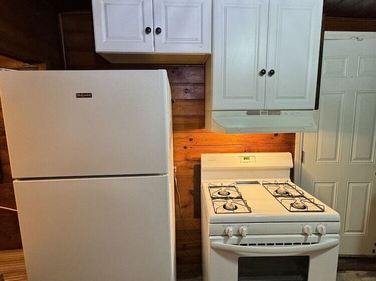 Crest Lodge Historic Mountain Inn