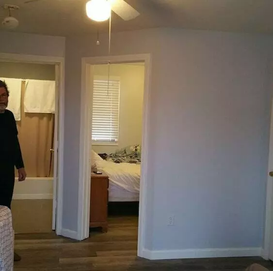 Hotelli 12 Ashworth Ave