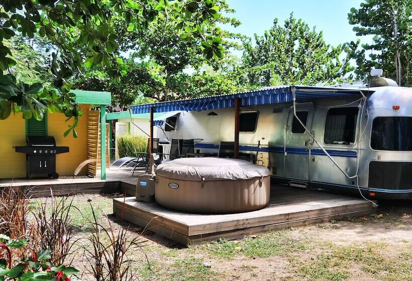 هتل Airstream Paradise