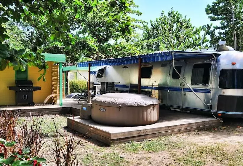 هتل Airstream Paradise