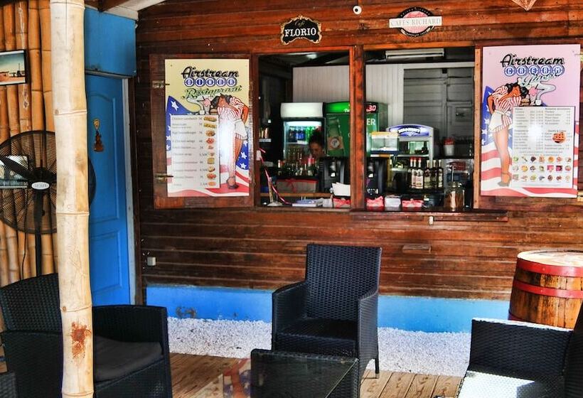 هتل Airstream Paradise