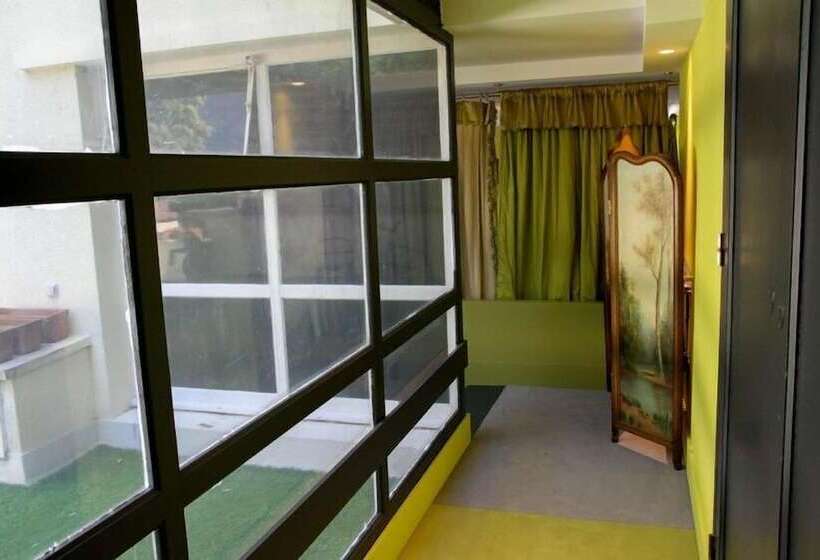 Отель Hôtel Les Biches