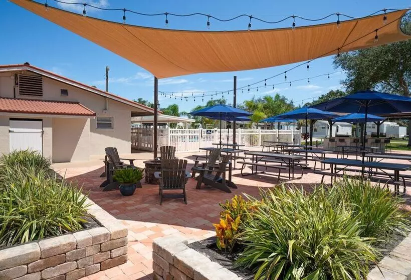 Hotelli Sun Retreats Daytona Beach