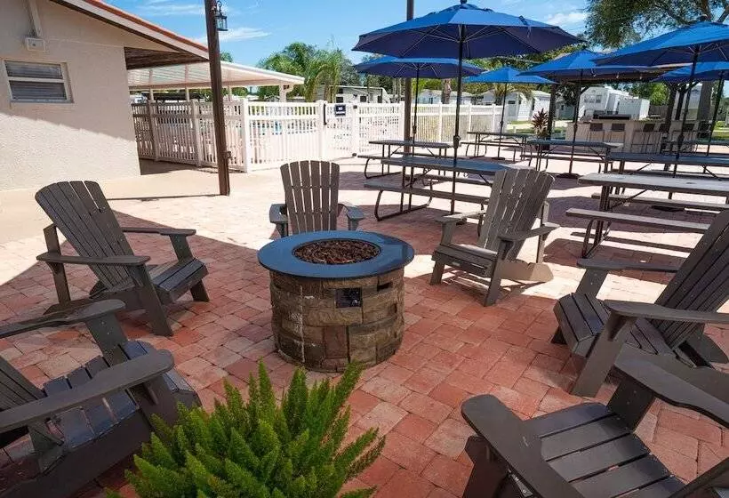 Hotelli Sun Retreats Daytona Beach