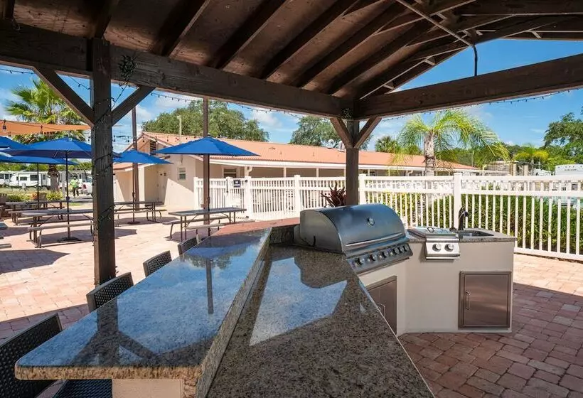 Hotelli Sun Retreats Daytona Beach