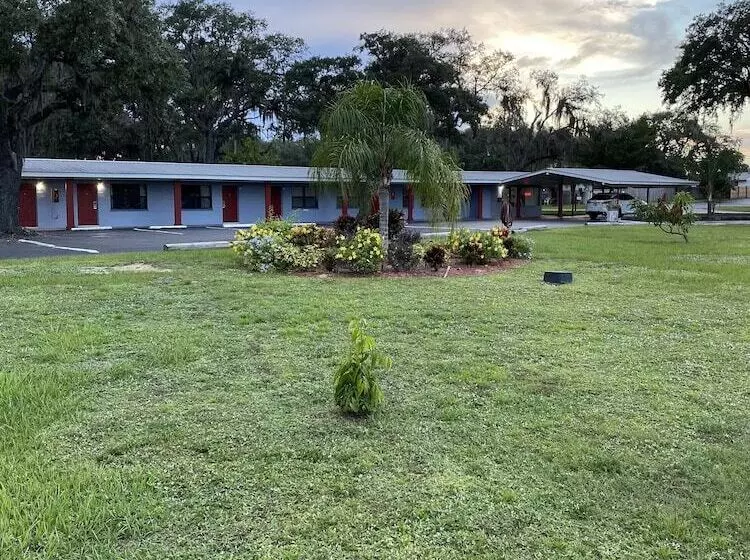 Motelli Oak Tree Inn