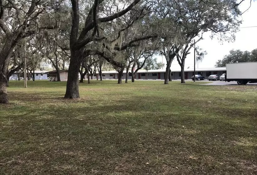 Motelli Oak Tree Inn