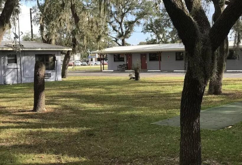 Motelli Oak Tree Inn