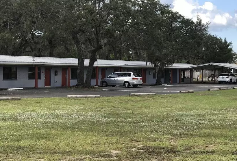 Motelli Oak Tree Inn