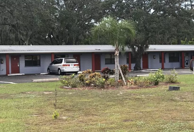 Motelli Oak Tree Inn