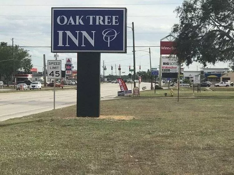 Motelli Oak Tree Inn