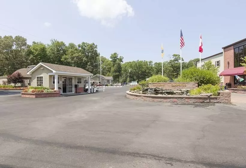 Sun Retreats Seashore