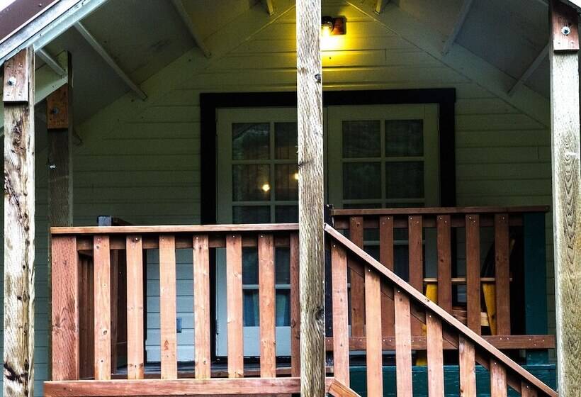 Whittaker S Motel & Historic Bunkhouse