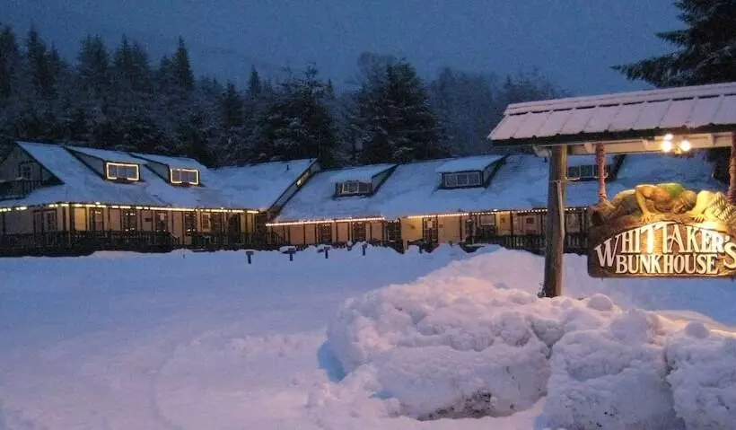 Whittaker S Motel & Historic Bunkhouse