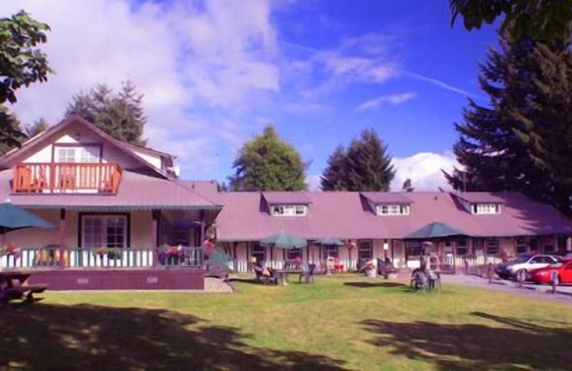 Whittaker S Motel & Historic Bunkhouse