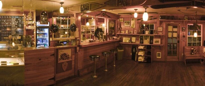 Whittaker S Motel & Historic Bunkhouse