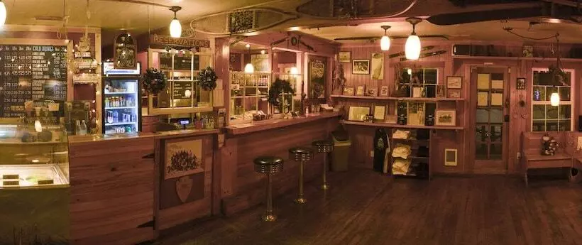 Whittaker S Motel & Historic Bunkhouse