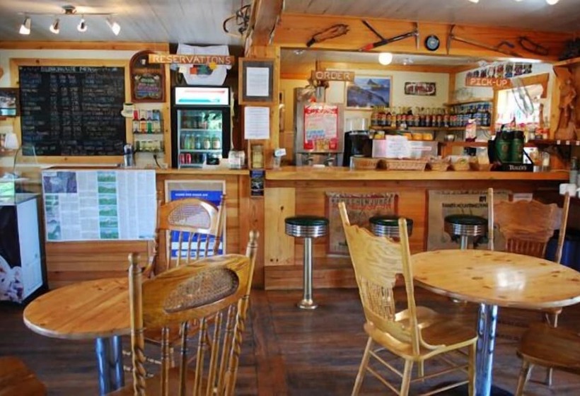 Whittaker S Motel & Historic Bunkhouse