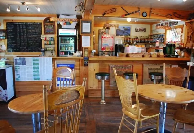 Whittaker S Motel & Historic Bunkhouse