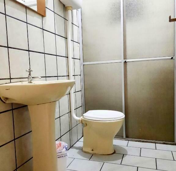 Bc Paradise Hostel & Suítes