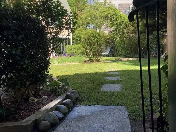 ベッドアンドブレックファースト The Barnacle Inn