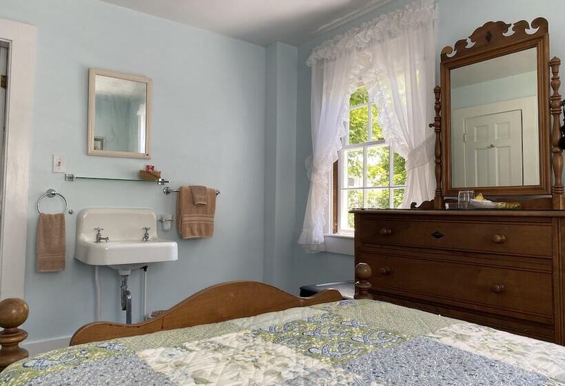 تختخواب و صبحانه The Barnacle Inn