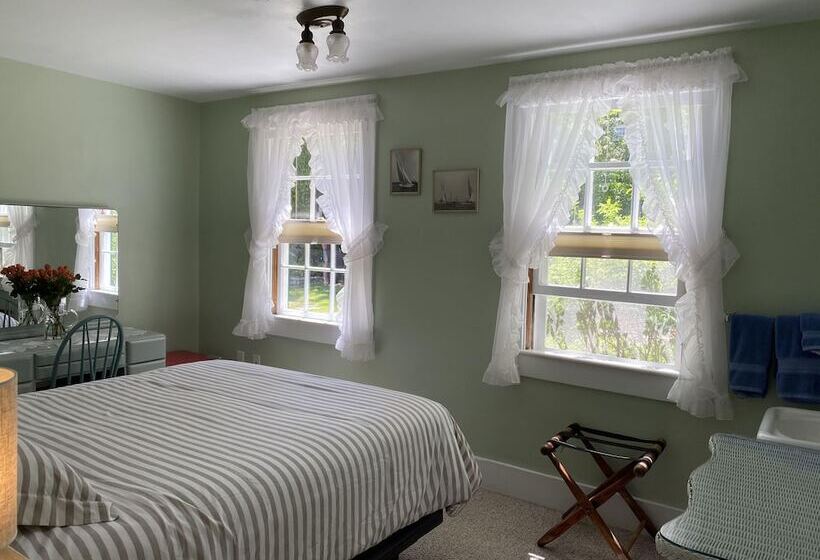 تختخواب و صبحانه The Barnacle Inn