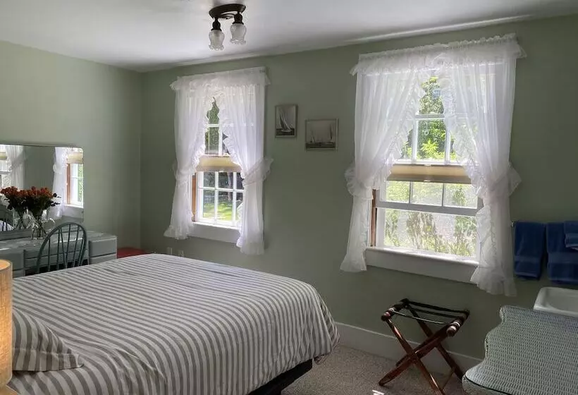 ベッドアンドブレックファースト The Barnacle Inn