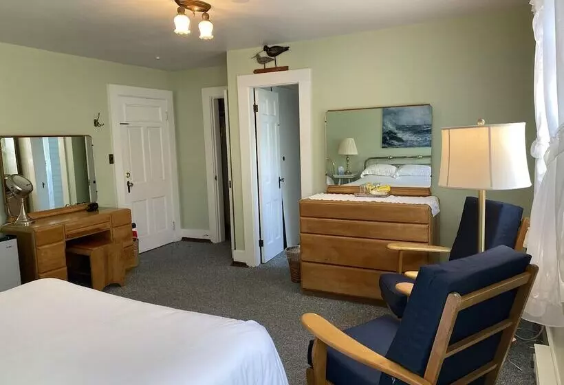 ベッドアンドブレックファースト The Barnacle Inn