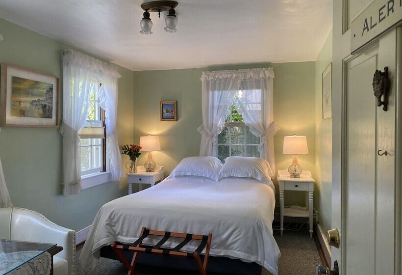 تختخواب و صبحانه The Barnacle Inn