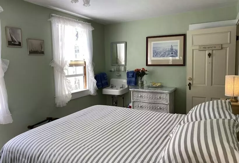 ベッドアンドブレックファースト The Barnacle Inn