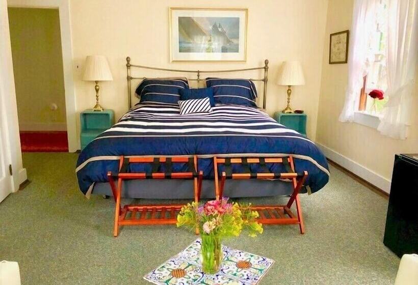 تختخواب و صبحانه The Barnacle Inn