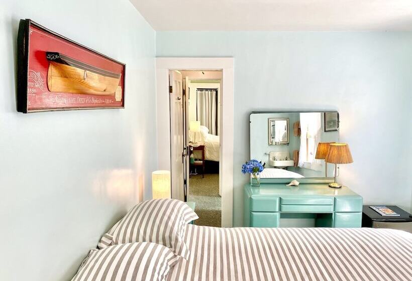 تختخواب و صبحانه The Barnacle Inn