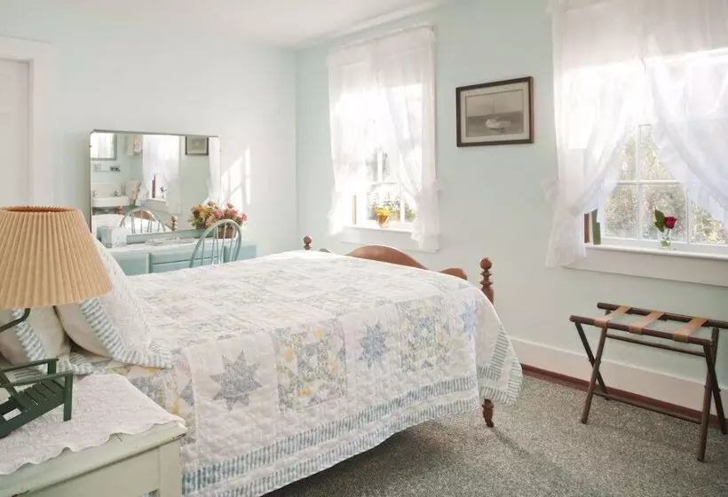 ベッドアンドブレックファースト The Barnacle Inn