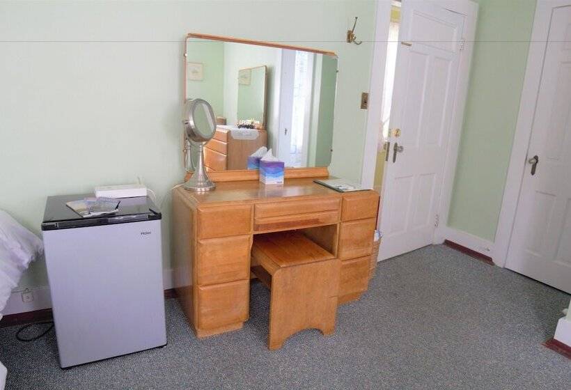 تختخواب و صبحانه The Barnacle Inn