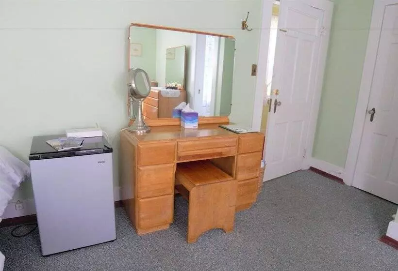 ベッドアンドブレックファースト The Barnacle Inn