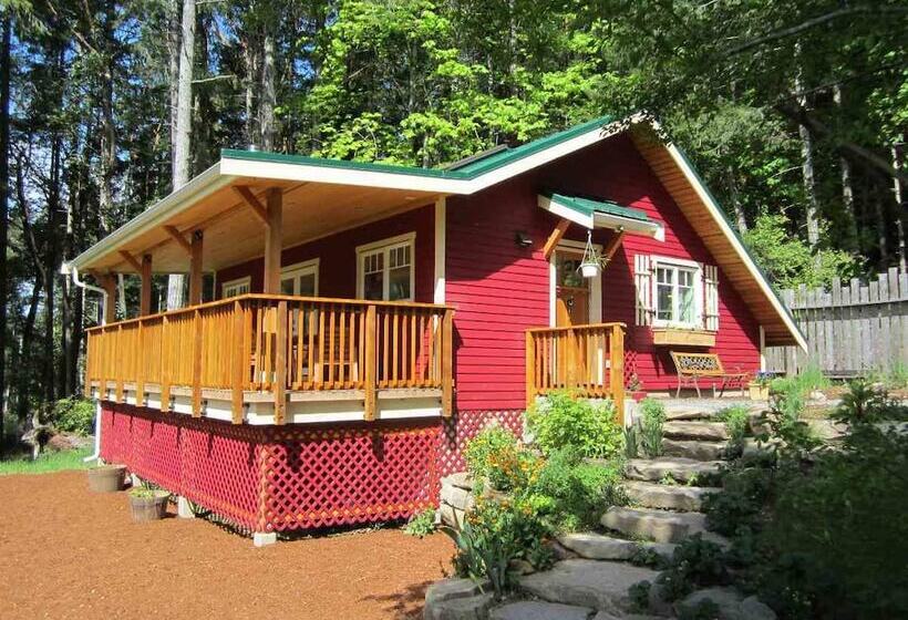 Cosy Woodpecker Cottage